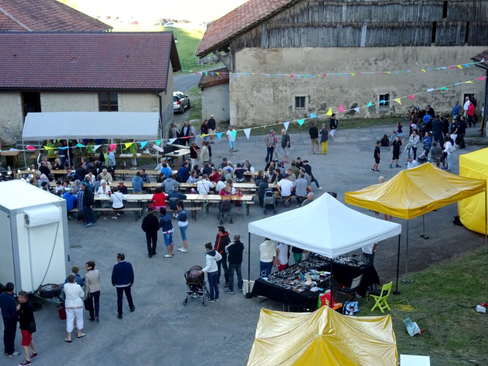 marché nocturne du Pays Horloger été animation stands