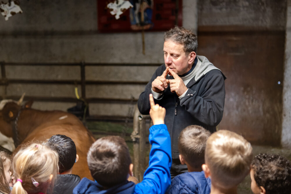 Dominique Rondot ferme Barboux étable enfants pays horloger